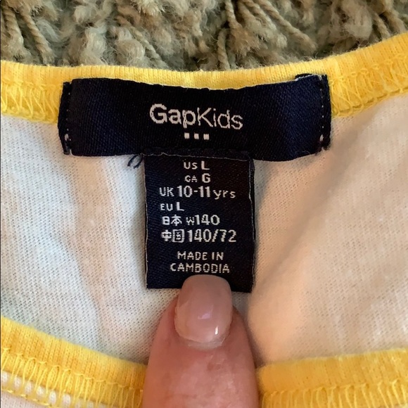 Shirts 💛💛 - Picture 2 of 2